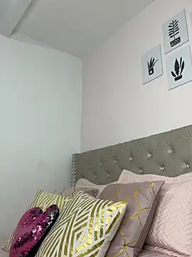 ImAlicee online show from February 6, 12:15 am