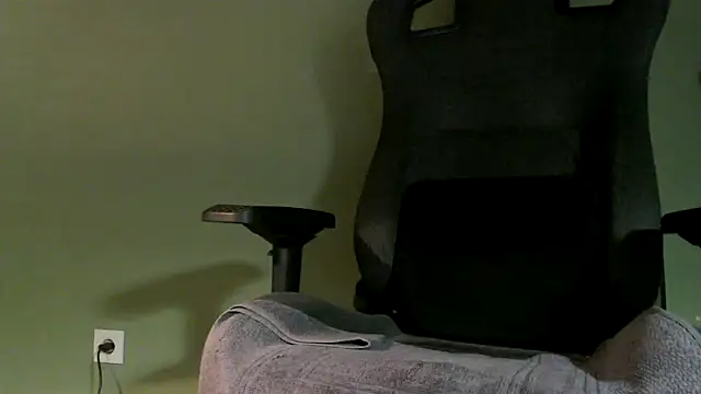 juanpalmox online show from December 5, 8:33 pm