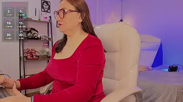 lady nylon  online show from November 21, 11:20 am