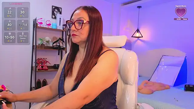 lady nylon  online show from April 13, 12:10 pm