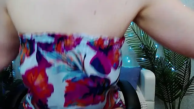 Camelia Lillie online show from April 26, 2:31 am