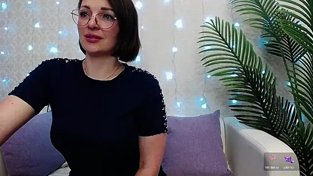 Camelia Lillie online show from May 15, 11:45 pm