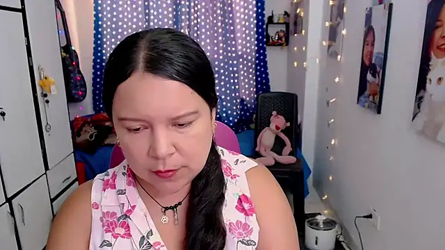 claryssa  online show from November 4, 8:30 pm