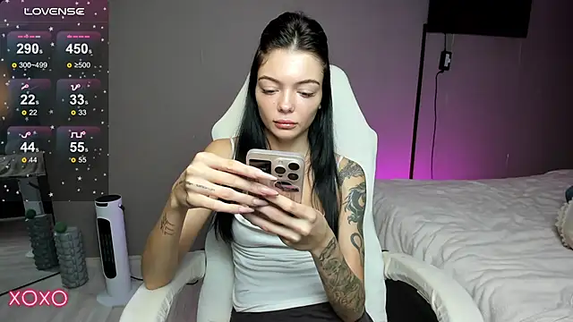 Snapshot of Mariella_Adamss chatting on October 9, 1:31 pm Mariella Adamss online show from October 9, 1:31 pm