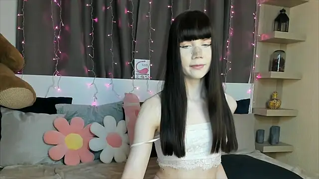 Snapshot of Juicy_MilkX chatting on December 12, 8:47 am Juicy MilkX online show from December 12, 8:47 am