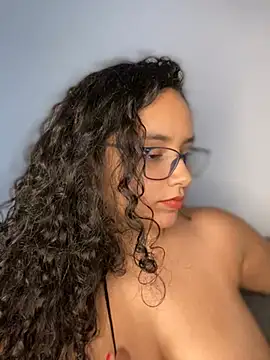 Snapshot of CurlyGirl_1 chatting on December 25, 5:47 pm CurlyGirl 1 online show from December 25, 5:47 pm