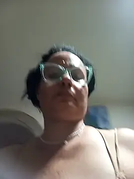 Snapshot of Eunice73 chatting on December 10, 10:37 pm Eunice73 online show from December 10, 10:37 pm