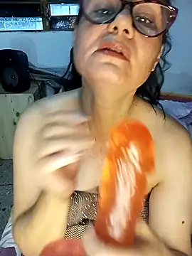 Snapshot of Eunice73 chatting on February 1, 10:44 pm Eunice73 online show from February 1, 10:44 pm