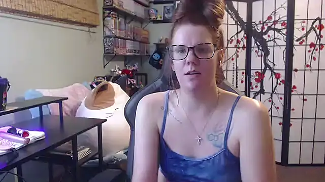 Sarahtineke online show from June 11, 7:12 pm