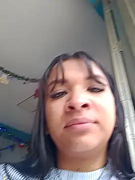 Snapshot of VivienAndClark chatting on December 11, 6:52 pm VivienAndClark online show from December 11, 6:52 pm