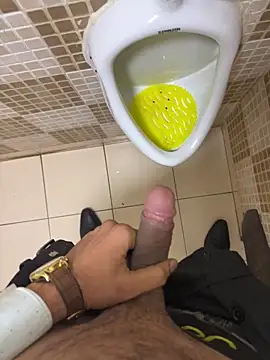 Snapshot of hitlar1026 chatting on November 4, 1:32 pm hitlar1026 online show from November 4, 1:32 pm