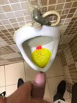 Snapshot of hitlar1026 chatting on December 2, 9:25 am hitlar1026 online show from December 2, 9:25 am