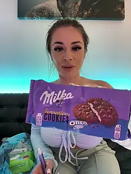 IsabellaEtthan online show from October 18, 5:25 pm