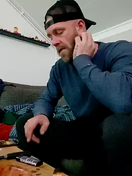 eltoulou online show from November 10, 7:57 pm