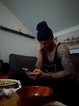 eltoulou online show from December 3, 5:00 pm