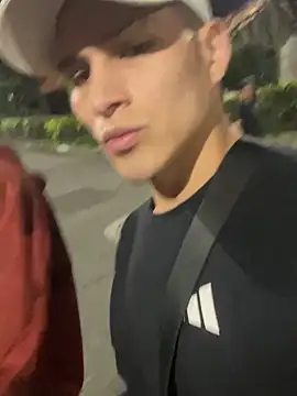 Snapshot of Alex_Teau chatting on February 27, 4:52 am Alex Teau online show from February 27, 4:52 am