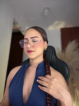 Snapshot of gretta_kler1 chatting on May 1, 12:15 am gretta kler1 online show from May 1, 12:15 am