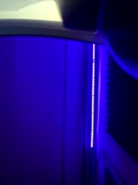 Snapshot of HornyBoyTim chatting on December 18, 3:45 am HornyBoyTim online show from December 18, 3:45 am