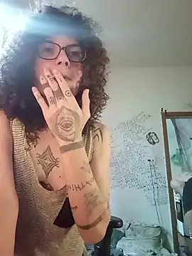 Snapshot of SuccubusTatuada chatting on February 21, 10:16 am SuccubusTatuada online show from February 21, 10:16 am