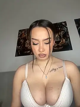 Snapshot of deliaroyal chatting on February 8, 11:44 am deliaroyal online show from February 8, 11:44 am