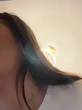 Snapshot of deliaroyal chatting on March 6, 7:43 pm deliaroyal online show from March 6, 7:43 pm