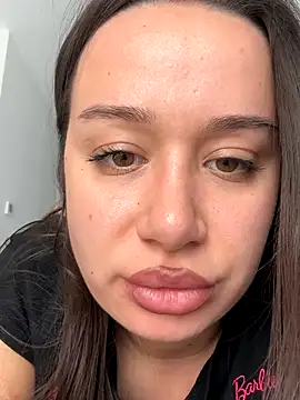 Snapshot of deliaroyal chatting on September 21, 1:35 pm deliaroyal online show from September 21, 1:35 pm