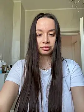deliaroyal online show from May 26, 1:29 pm