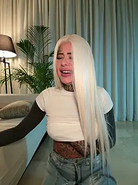 Snapshot of bambixboo chatting on November 15, 10:26 pm bambixboo online show from November 15, 10:26 pm