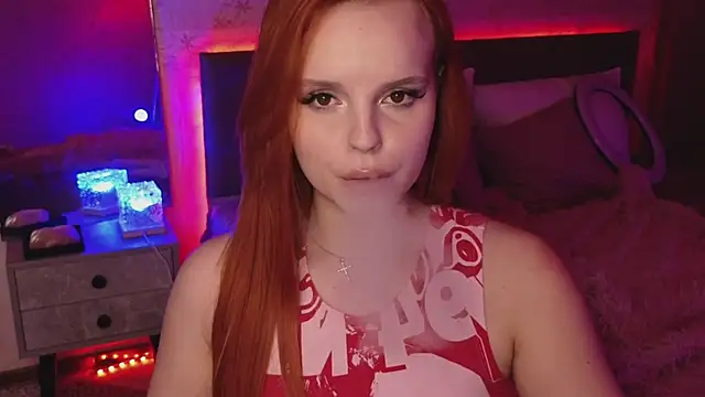 Snapshot of KristiRosee chatting on December 13, 4:33 am KristiRosee online show from December 13, 4:33 am