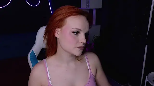 Snapshot of KristiRosee chatting on February 11, 1:20 am KristiRosee online show from February 11, 1:20 am