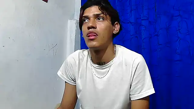 Snapshot of Samuelsince chatting on April 7, 8:37 am Samuelsince online show from April 7, 8:37 am