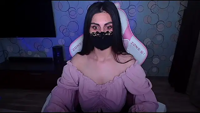 Snapshot of __Yasmina__ chatting on July 4, 4:40 am Yasmina online show from July 4, 4:40 am