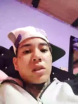 Snapshot of bad_couple_sex chatting on December 3, 1:08 am bad couple sex online show from December 3, 1:08 am