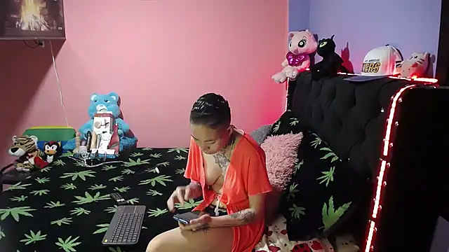 Snapshot of bad_couple_sex chatting on January 5, 12:52 am bad couple sex online show from January 5, 12:52 am