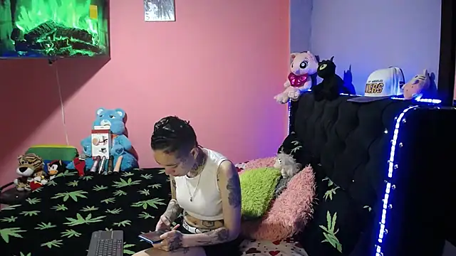 Snapshot of bad_couple_sex chatting on January 9, 1:29 am bad couple sex online show from January 9, 1:29 am