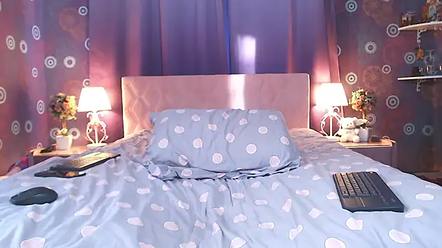 Snapshot of SquirtyAlice chatting on February 15, 7:51 am SquirtyAlice online show from February 15, 7:51 am