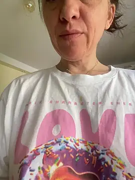 Snapshot of emillyjames chatting on July 21, 10:06 am emillyjames online show from July 21, 10:06 am