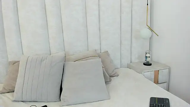 imkrystall online show from December 18, 8:26 pm