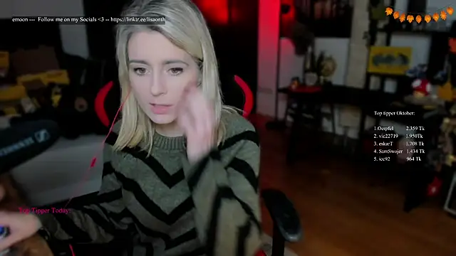 Lisaonthemoon online show from October 8, 7:22 pm