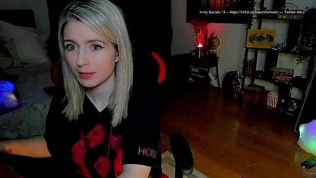 Lisaonthemoon online show from February 11, 6:24 pm