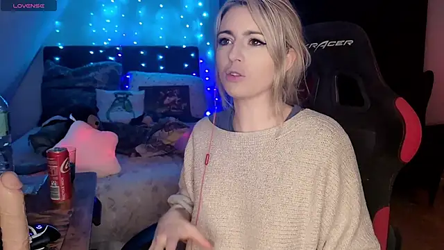 Lisaonthemoon online show from May 7, 5:07 pm