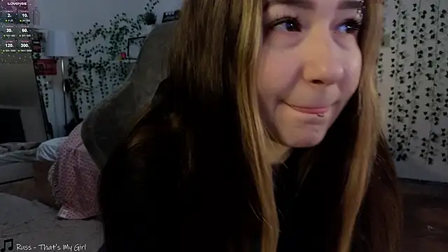 Snapshot of Megan__Hart chatting on December 24, 2:21 am Megan  Hart online show from December 24, 2:21 am
