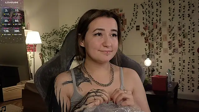 Snapshot of Megan__Hart chatting on January 17, 1:04 am Megan  Hart online show from January 17, 1:04 am