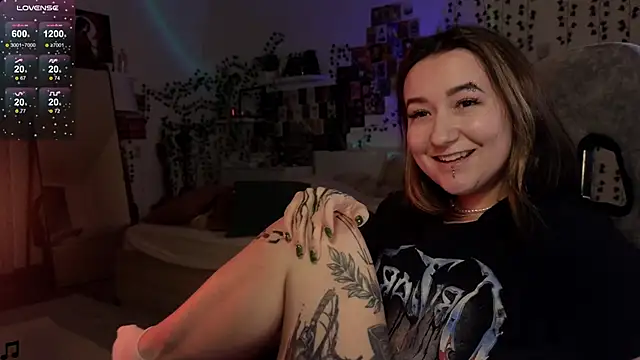 Snapshot of Megan__Hart chatting on January 29, 12:01 am Megan  Hart online show from January 29, 12:01 am