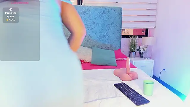 Snapshot of Nahomi_Wild chatting on February 2, 8:08 pm Nahomi Wild online show from February 2, 8:08 pm