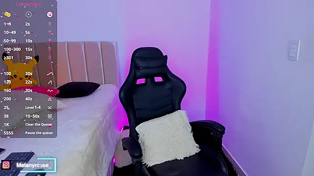 melanyrouse1 online show from March 15, 10:22 pm