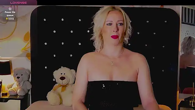 OliviaShaw23 online show from January 12, 9:42 pm