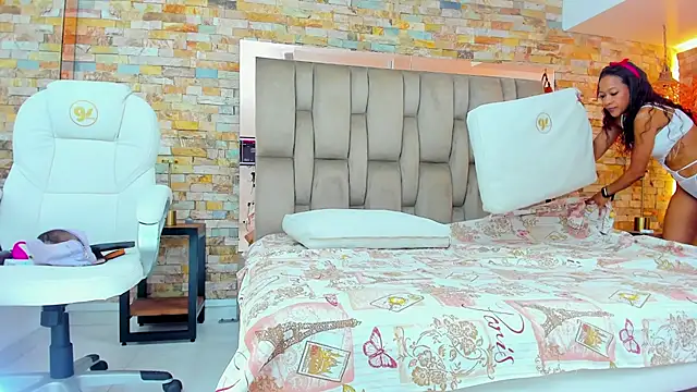 Snapshot of karla_dunn chatting on February 4, 8:06 pm karla dunn online show from February 4, 8:06 pm