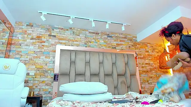 Snapshot of karla_dunn chatting on February 6, 3:16 am karla dunn online show from February 6, 3:16 am