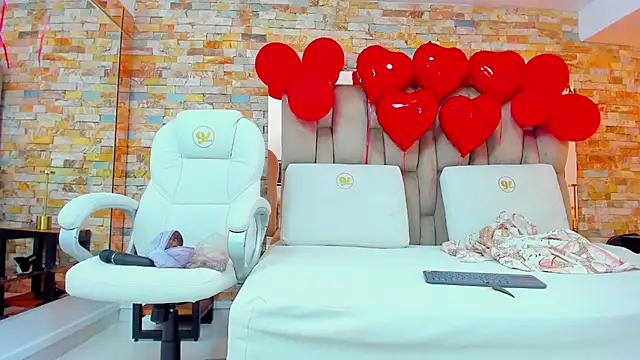 Snapshot of karla_dunn chatting on February 15, 8:01 pm karla dunn online show from February 15, 8:01 pm